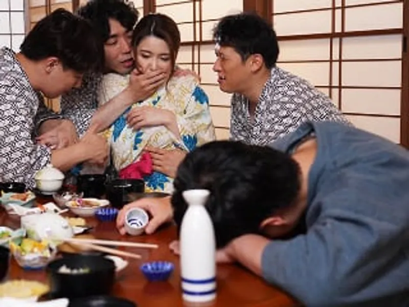 đưa bà xã đi suối nước nóng, anh xã không biết cô vợ bị người khác xxx sấp mặt