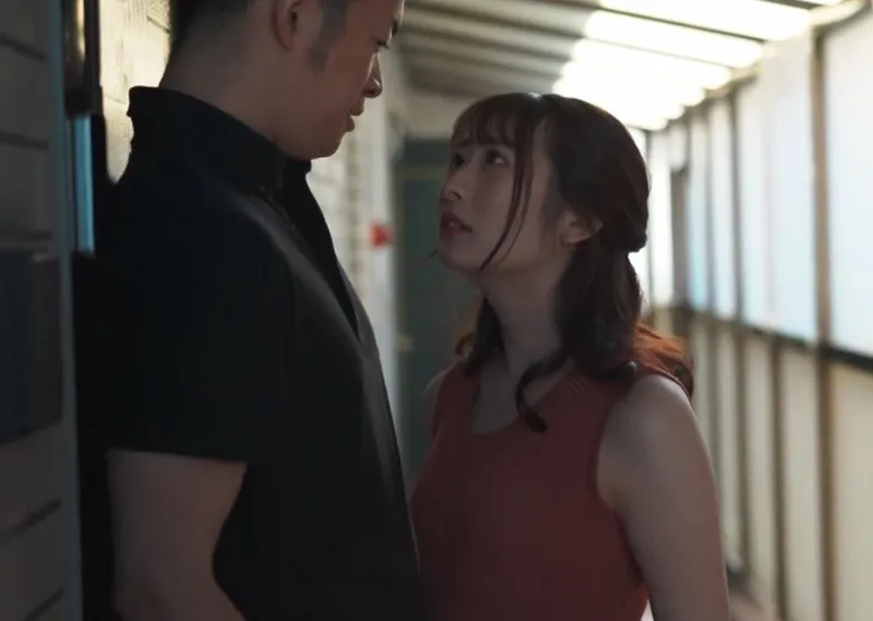 Bà xã mang thai, tôi bị hấp dẫn bởi cô vợ nhà sát bên thường ở nhà một mình