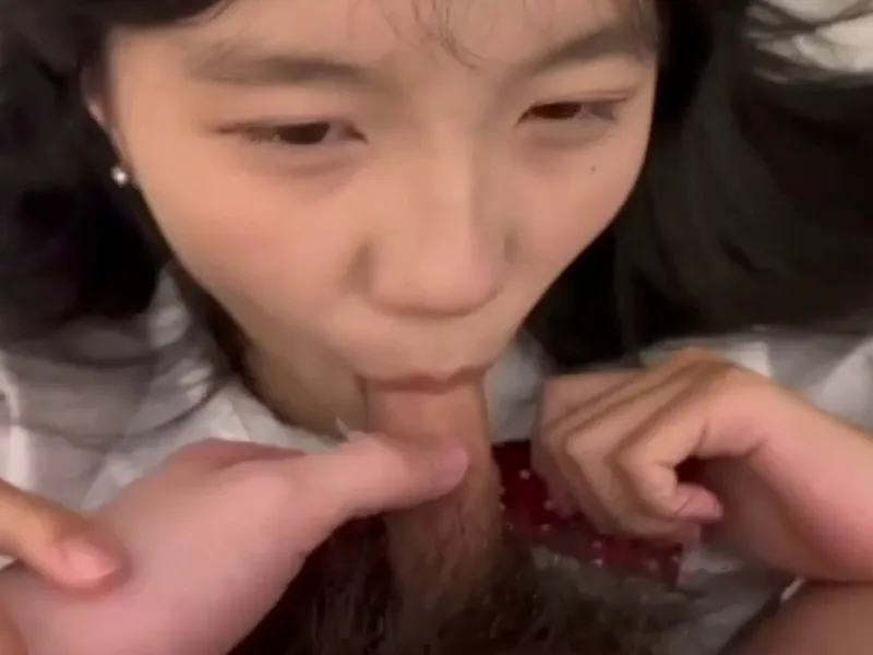 Em loli dễ thương mút của quý biến em thành con em đĩ nứng lồn p2